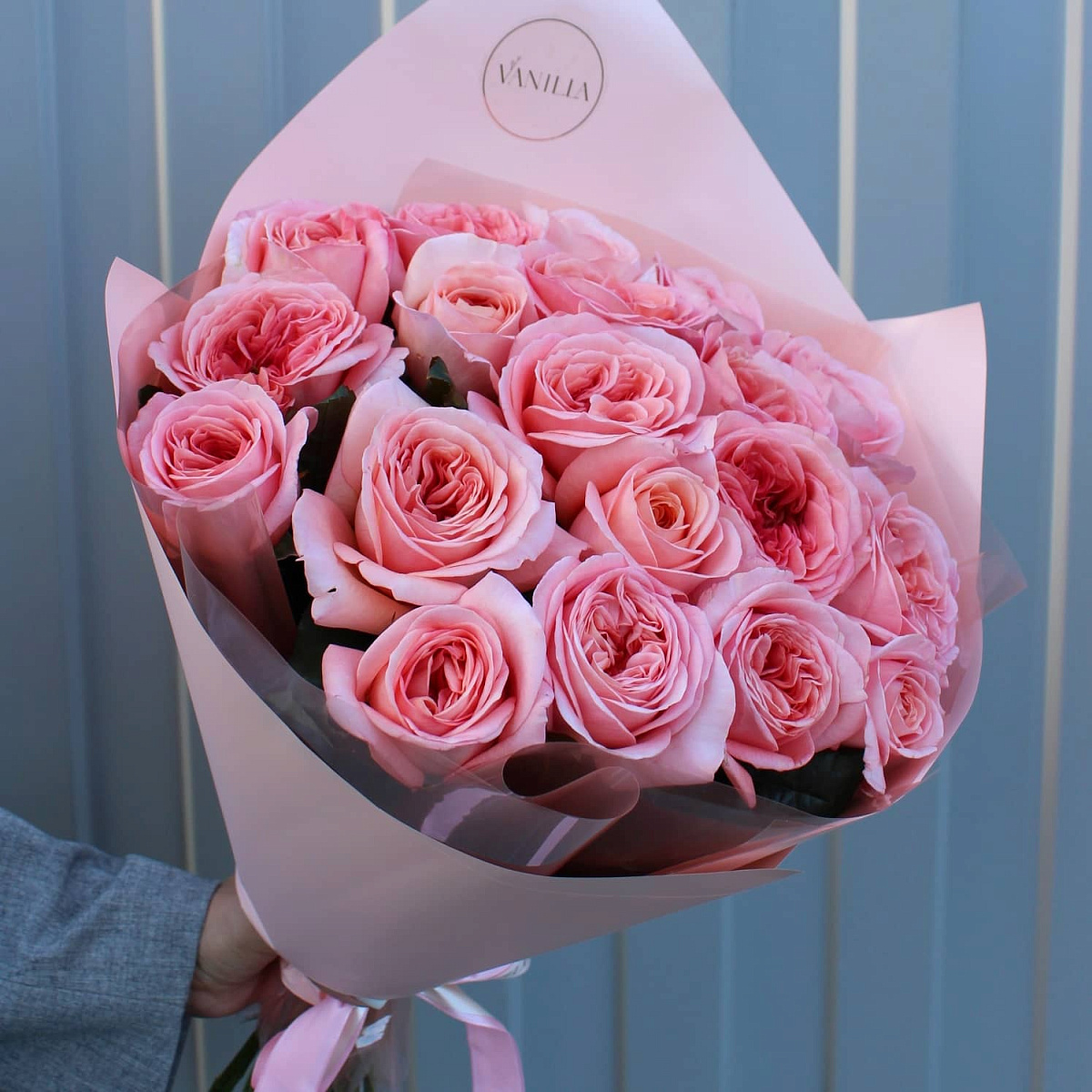 Букет из 19 пионовидных роз Лондон Ай 50 см