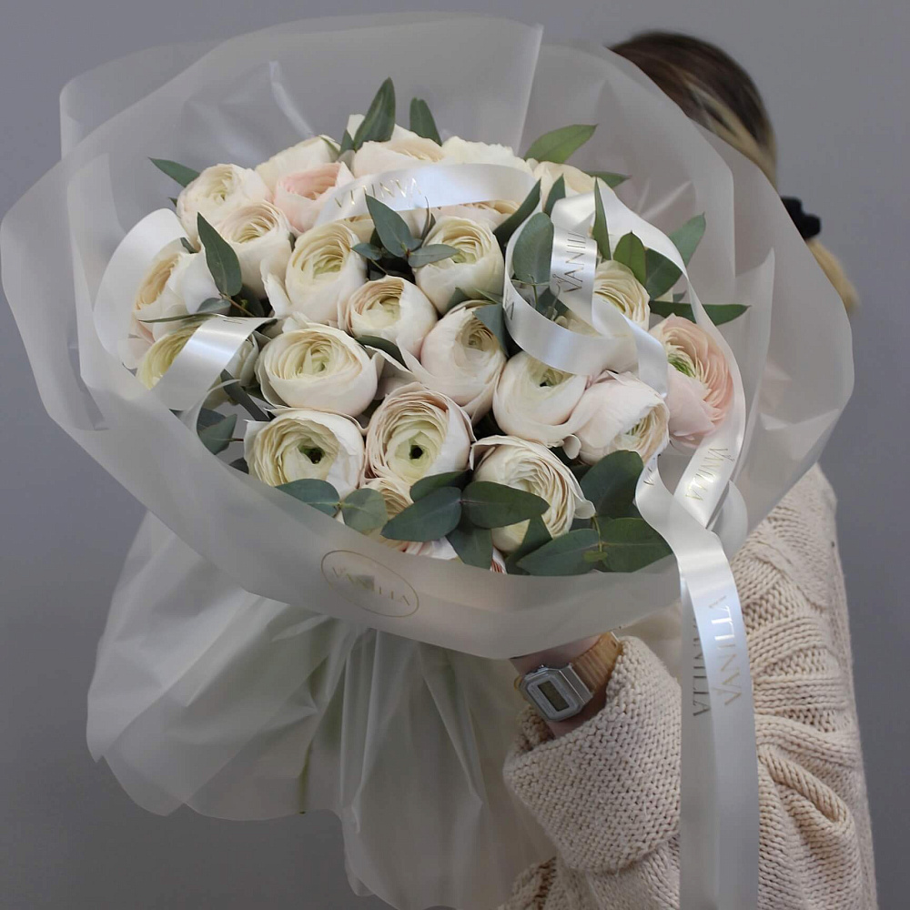 Букет из 29 ранункулюсов