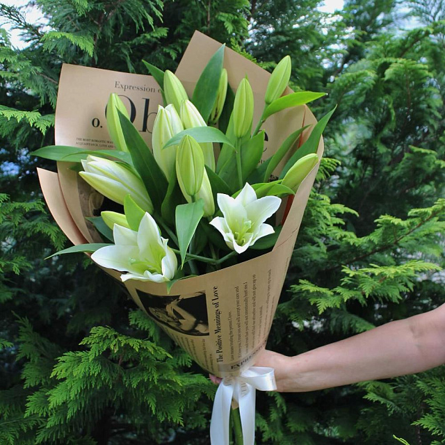 Букет из 5 веток белой лилии - изображение 2