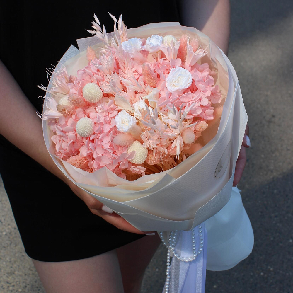 Нежный букет с сухоцветами