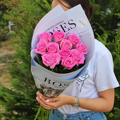 11 ярких роз 50 см в журнальном оформлении - изображение 2