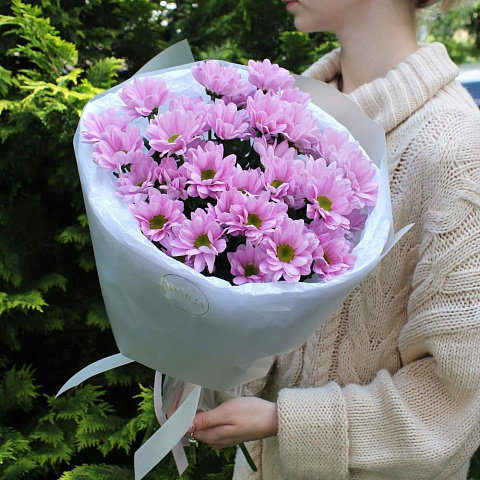 Букет из 5 розовых ромашковых хризантем - изображение 2