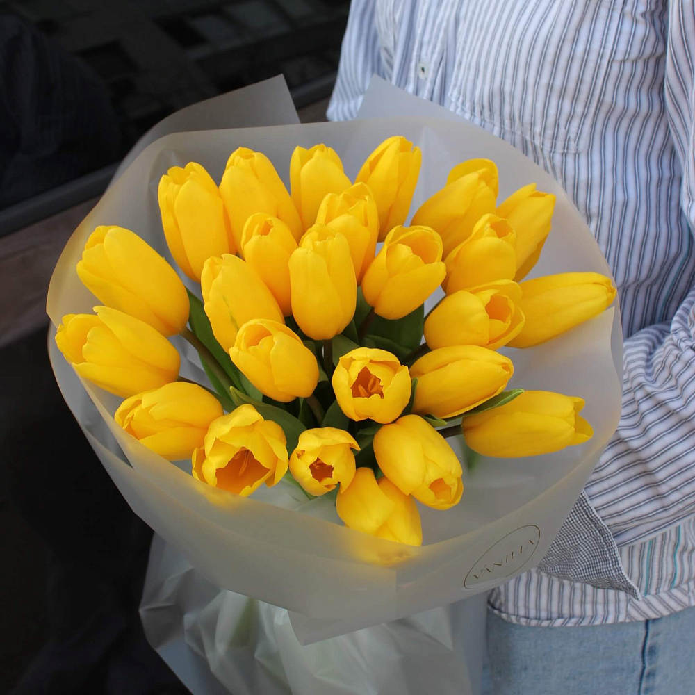 Букет из 25 желтых тюльпанов