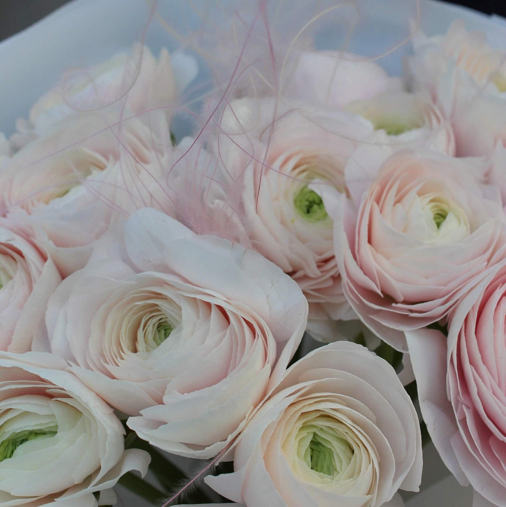 Букет с нежными ранункулюсами