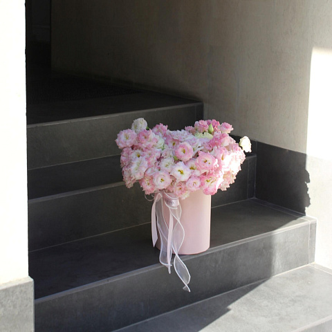 Нежная эустома в цилиндре - изображение 2