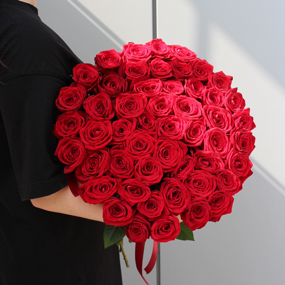 51 роза Red Naomi