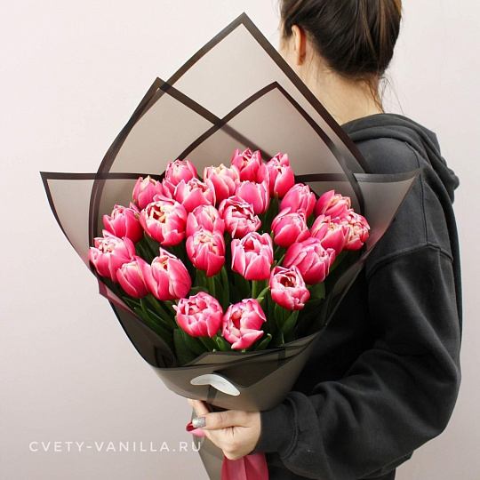 25 ярких тюльпанов в черном оформлении - изображение 2