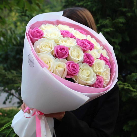 Букет микс белых и розовых роз 25 шт - изображение 2