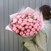 25 пионовидных кустовых роз
