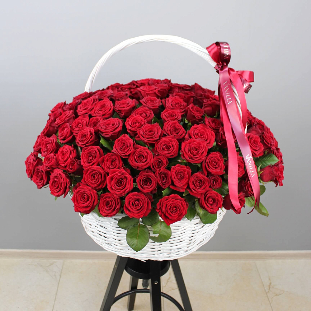 Букет из 119 роз в корзине