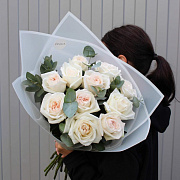 11 парфюмированных роз White O'Hara