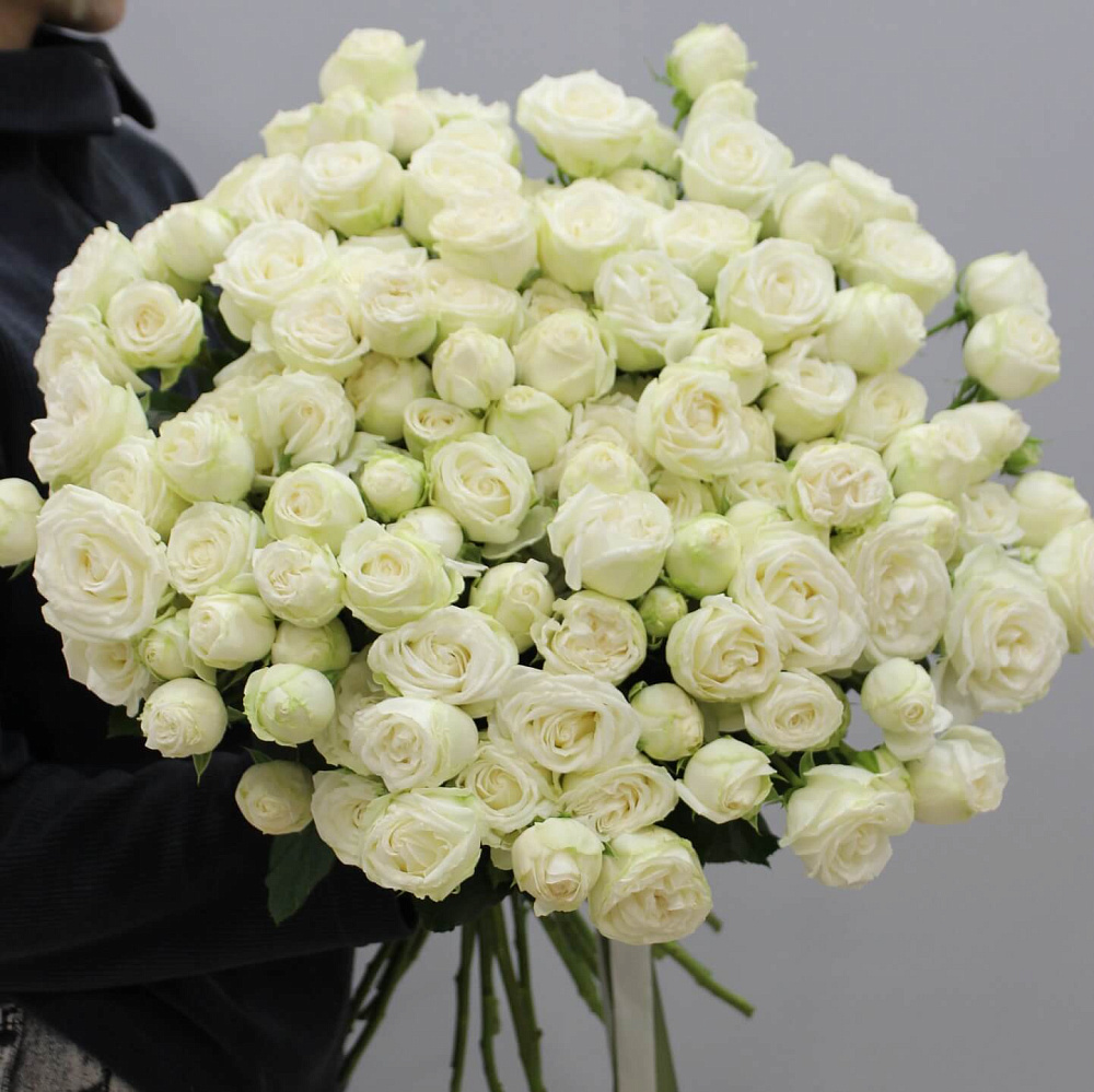 Букет из 29 веток кустовой розы