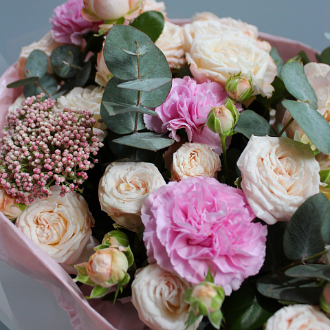 Гвоздики: Сборный букет сезонных цветов