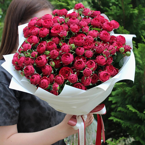 Букет из 21 розы "Марун" в оформлении - изображение 2