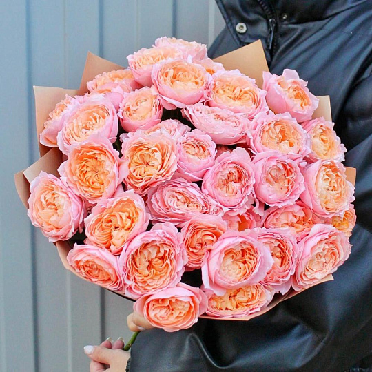 Букет из 11 веток пионовидной розы Джульетта - изображение 2