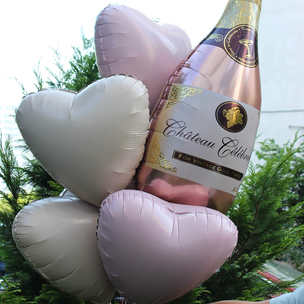 Связка шаров сердец с бутылкой игристого