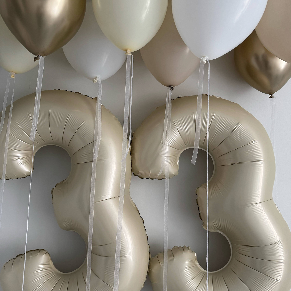 Композиция из шаров с цифрами