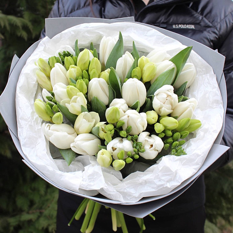 Букет микс из фрезии и тюльпанов "Love" - изображение 2