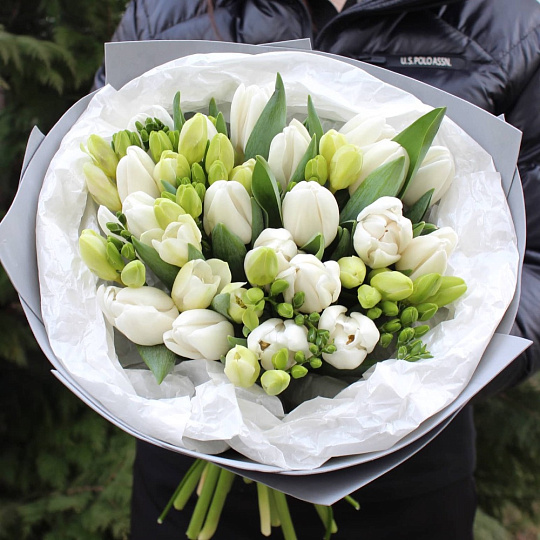 Букет микс из фрезии и тюльпанов "Love" - изображение 2