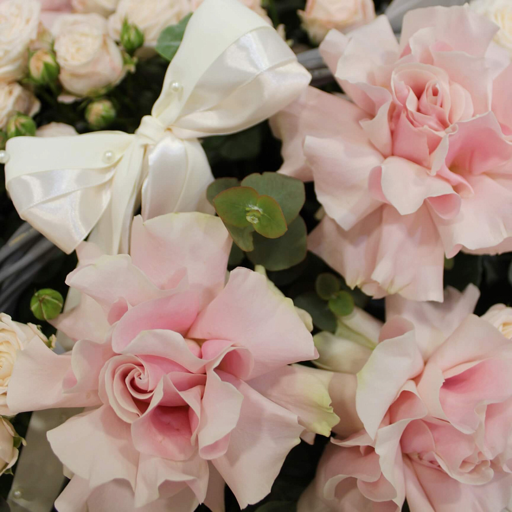 Корзина с цветами микс Люкс