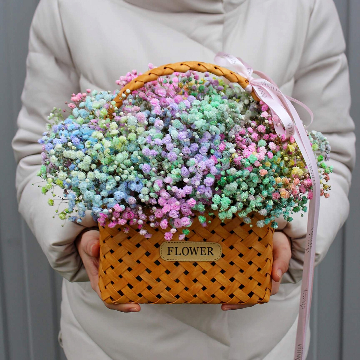 Корзина с гипсофилой "Радуга"