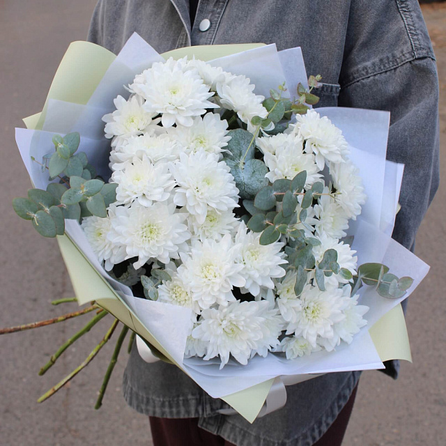 Букет из 5 веток белой хризантемы Балтика - изображение 2