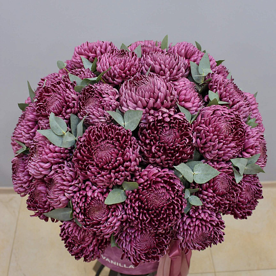 Бархатный цилиндр с хризантемой «Премиум»