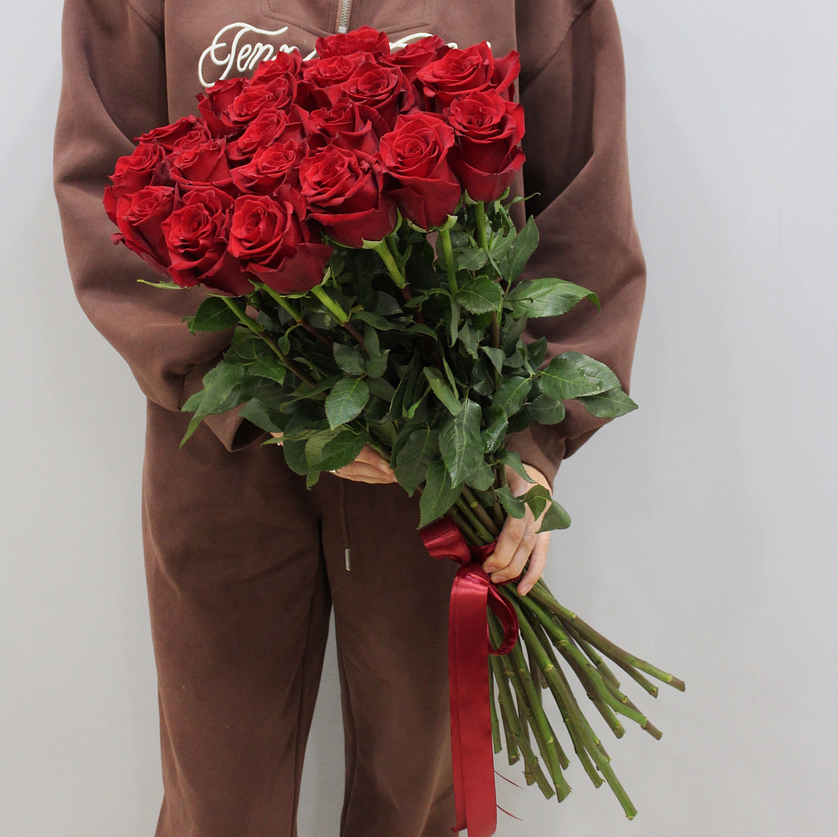 Букет из 21 розы Эксплорер 70 см под ленту