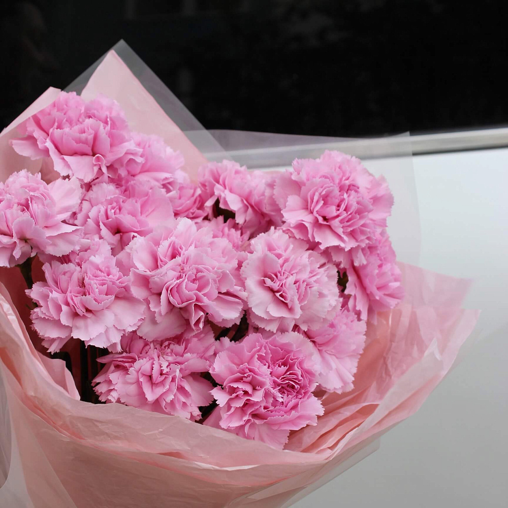 Букет из 15 диантусов в оформлении