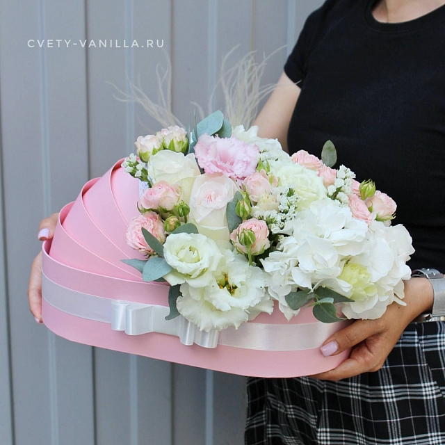 Цветы на праздник: Люлька на выписку для девочки