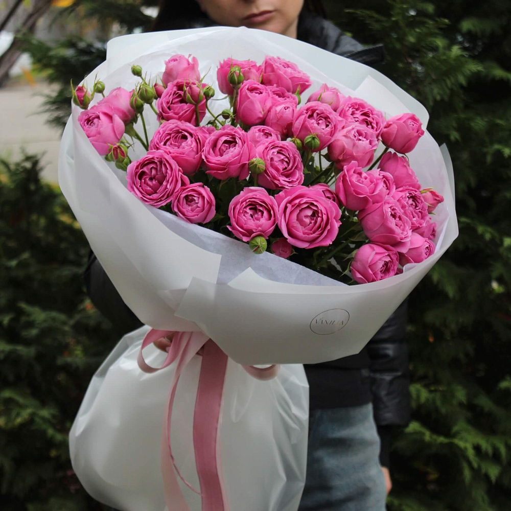 Яркие кустовые розы