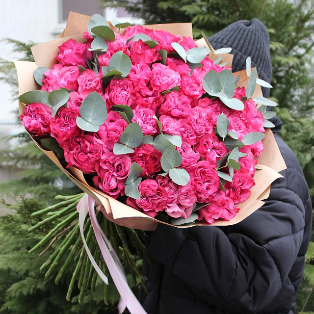 Эквадорские розы: Букет из розы Кантри Блюз с эвкалиптом