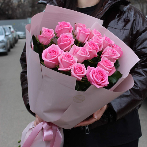 Букет из 17 российских розовых роз - изображение 2