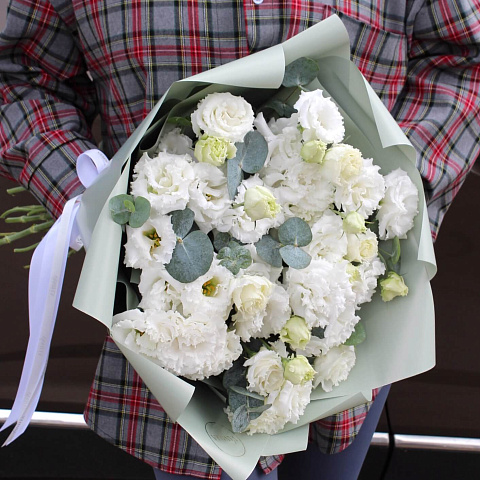 Букеты на День студента: Букет из белой эустомы