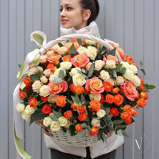 Корзина с кустовыми розами микс - изображение 2