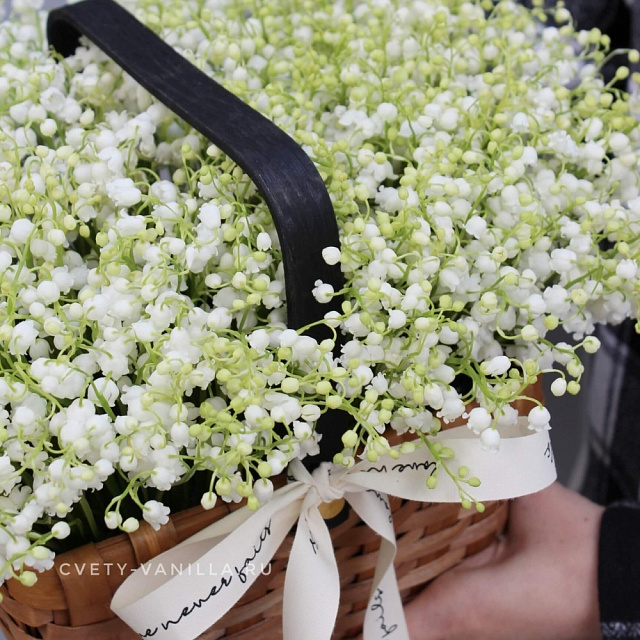 Цветы: Корзина с ландышами