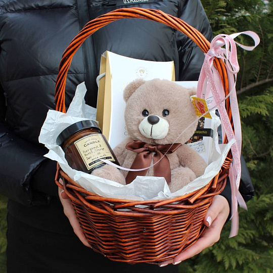 Корзина подарочная сладкая с мишкой - изображение 2