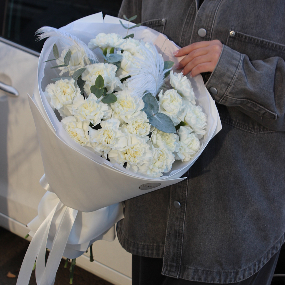 Нежный букет из диантусов LOVE