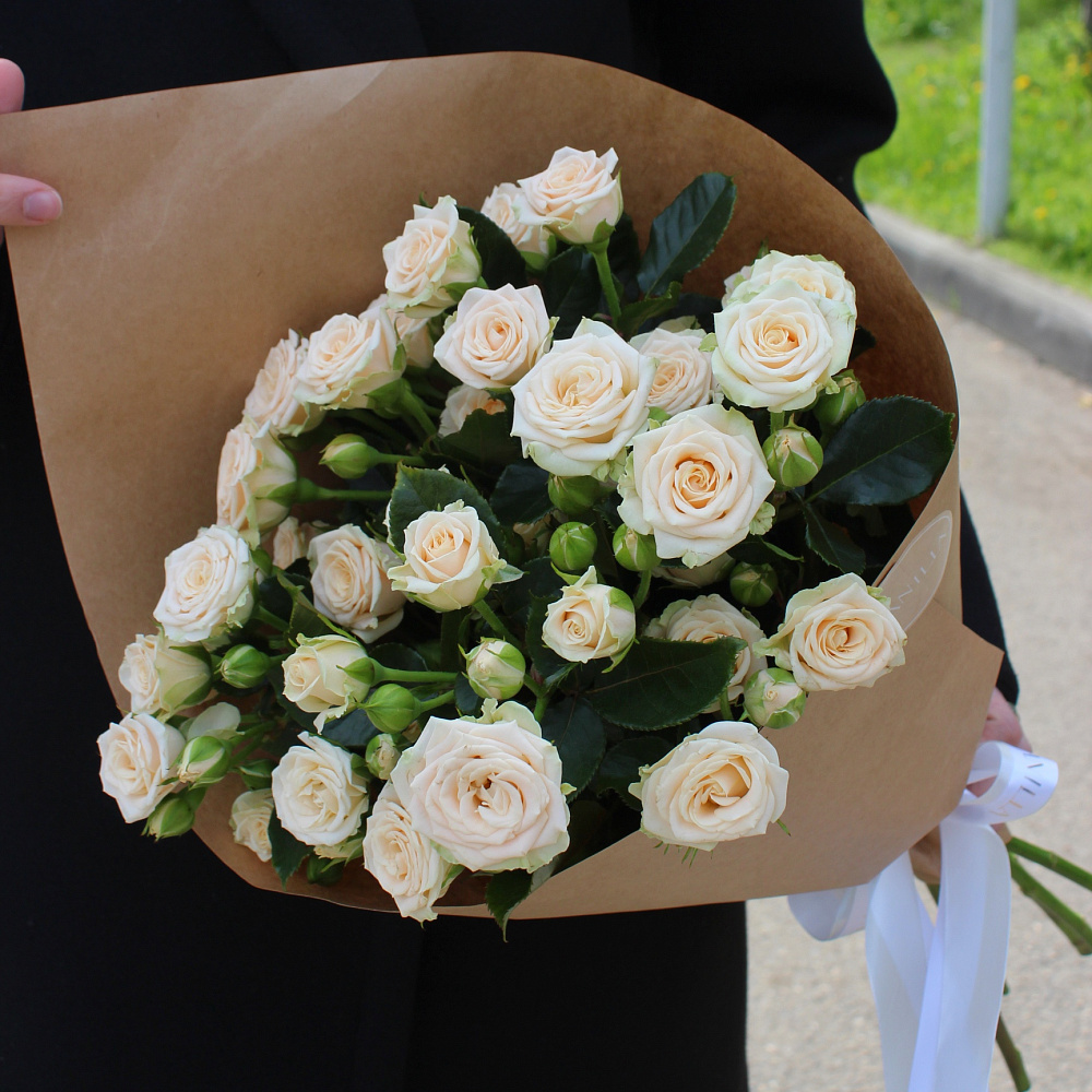 Кремовые розы Яна