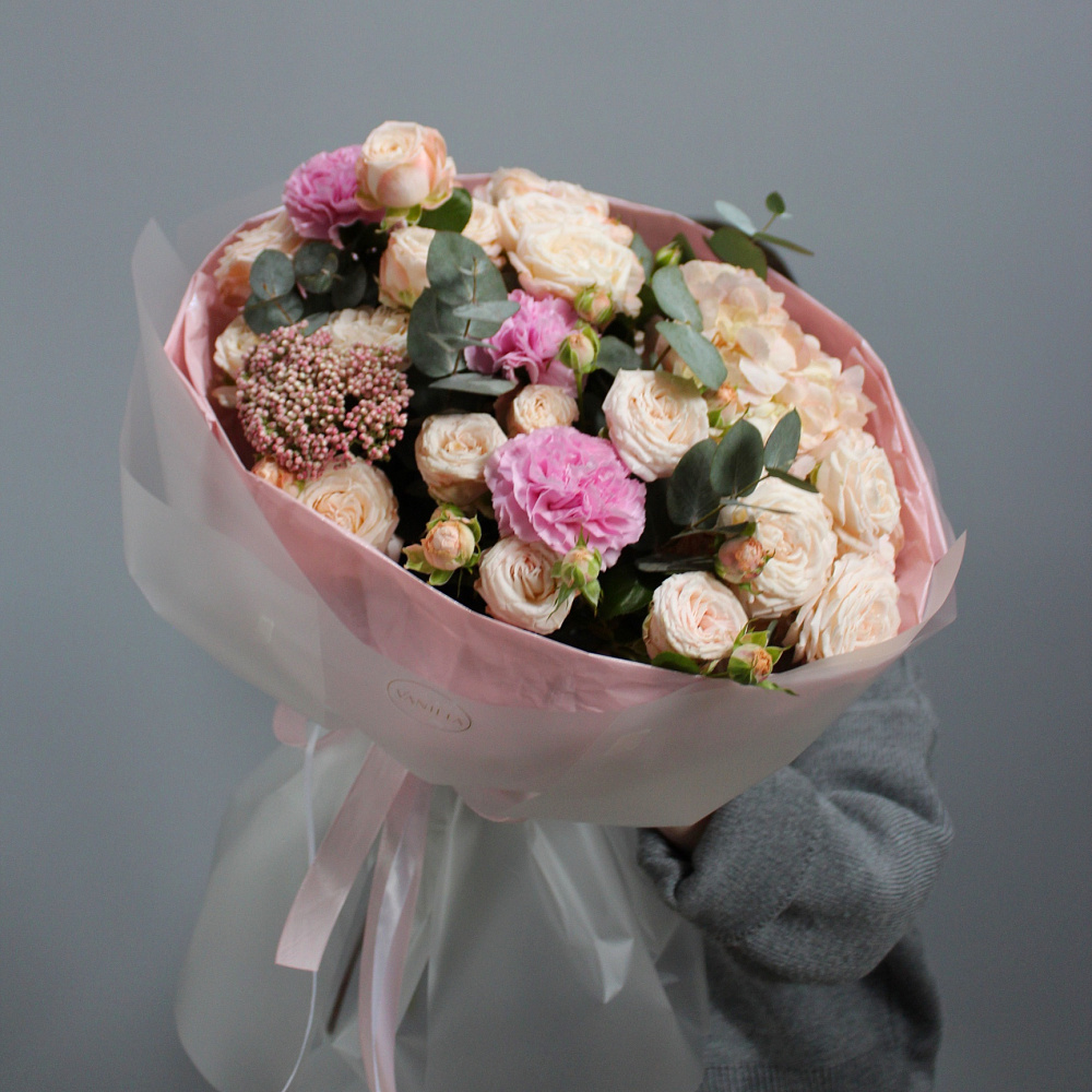 Сборный букет сезонных цветов