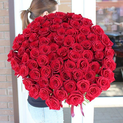 Цветы премиум-класса: 75 красных роз "Эквадор" 70 см