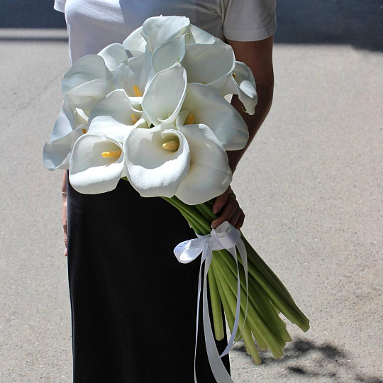 21 калла в букете под ленту - изображение 2