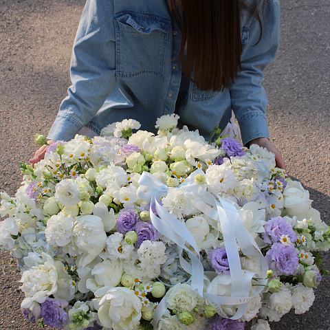 Букеты  девушке : Сборная корзина «Акварель»