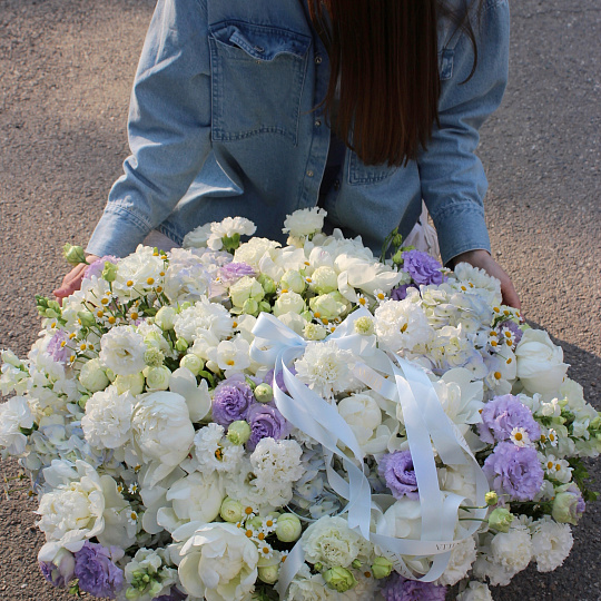 Цветы на день рождения: Сборная корзина «Акварель»