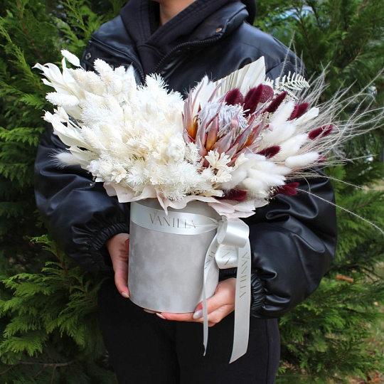 Композиция с сухоцветами в бархатном цилиндре - изображение 2