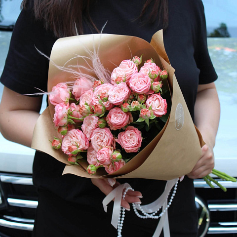 Яркий букет кустовых роз - изображение 2