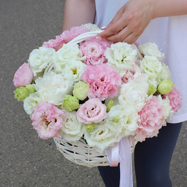 Корзинка с эустомой - изображение 2