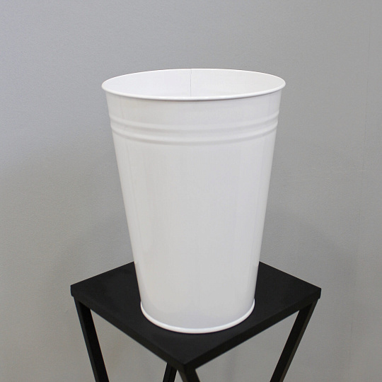 Вазы для цветов: Белый железный вазон