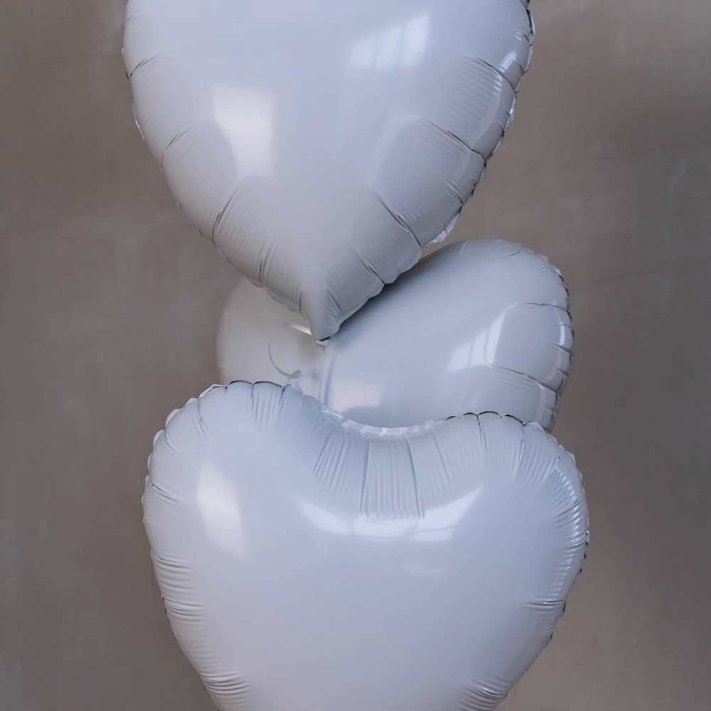 Набор из 3х белых шаров сердец