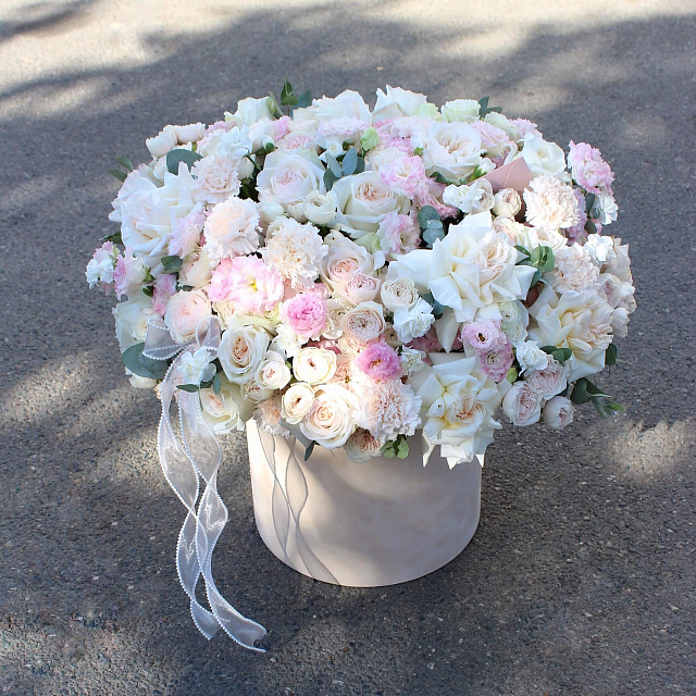 Композиции из цветов: Нежная коробочка